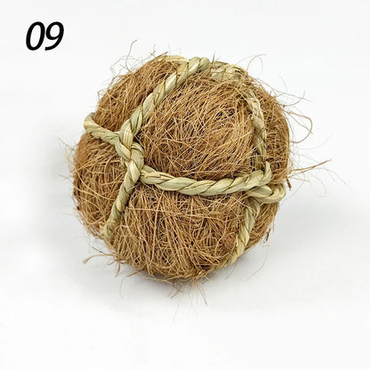 Give your small pet hours of fun and healthy chewing with our 7CM Chewing Braided Ball, made from 100% natural grass