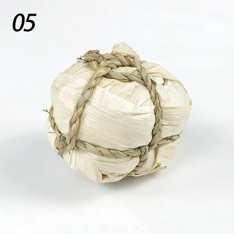 Give your small pet hours of fun and healthy chewing with our 7CM Chewing Braided Ball, made from 100% natural grass