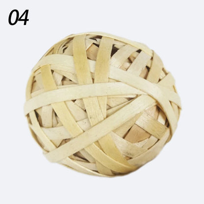 Give your small pet hours of fun and healthy chewing with our 7CM Chewing Braided Ball, made from 100% natural grass